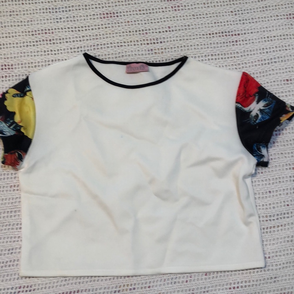 Girl’s size 14 crop white shirt with cat print sleeves.